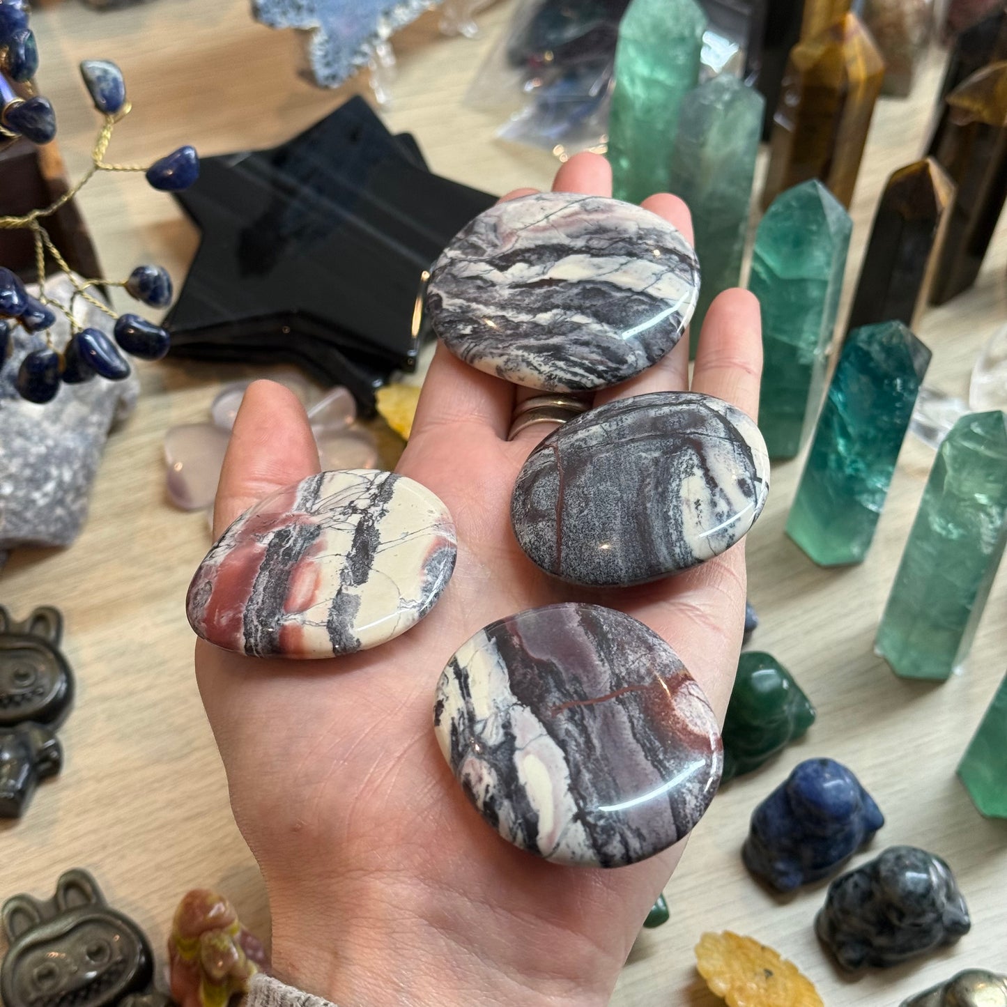 1pcs Picture Jasper Palm Stone