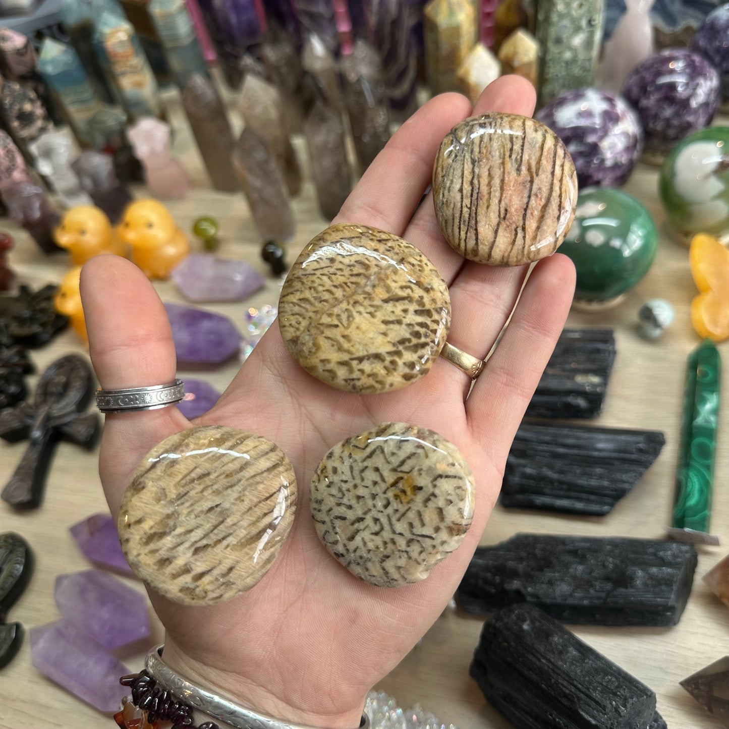 1pcs Graphic Moonstone Palm Stone