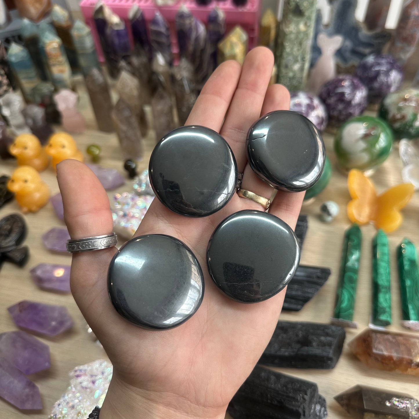 1pcs Hematite Palm Stone