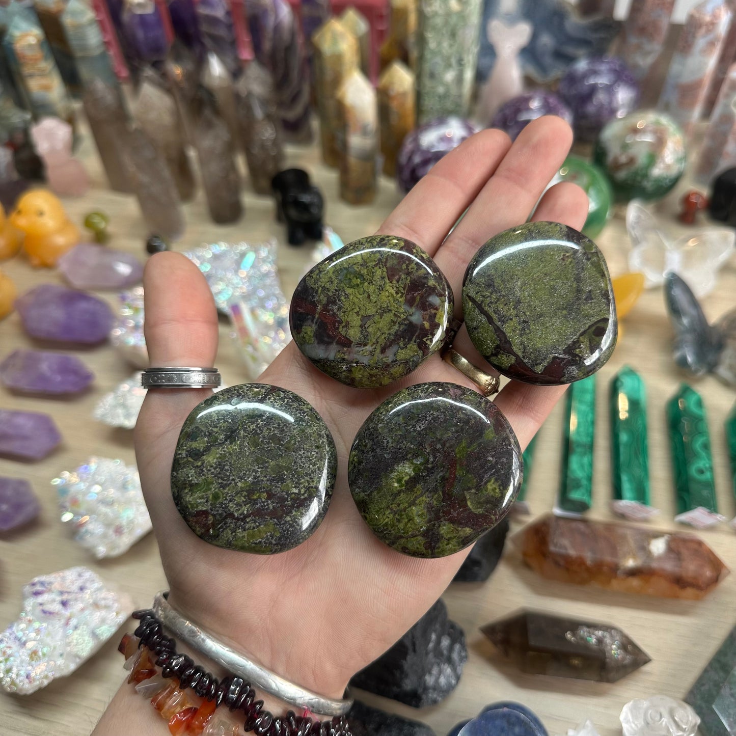 1pcs Dragon Bloodstone Palm Stone