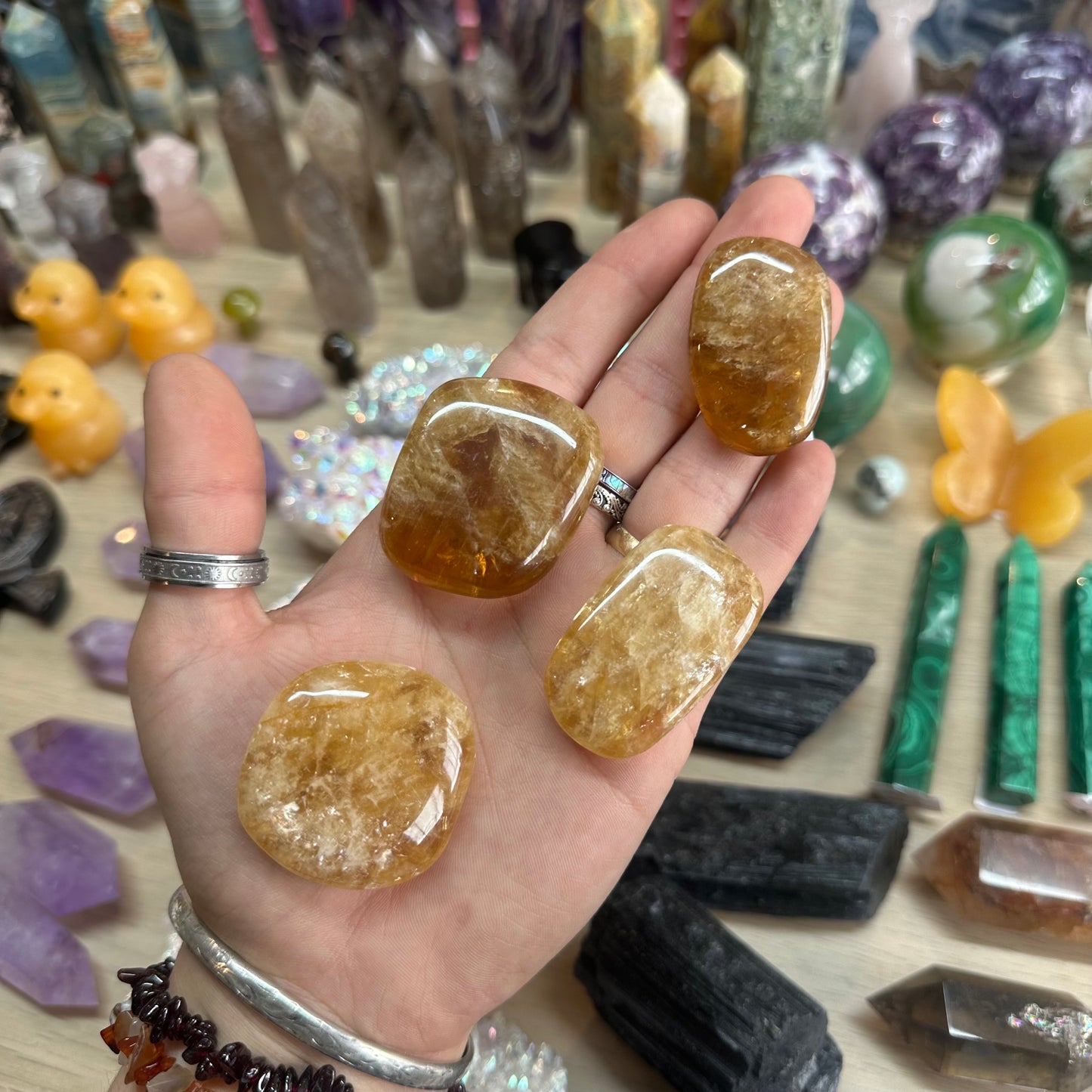 1pcs Honey Calcite Palm Stone