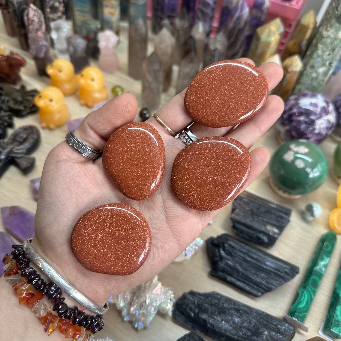 1pcs Goldstone/Sandstone Palm Stone