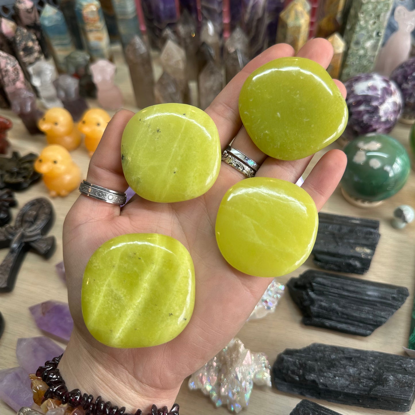 1pcs Serpentine Jade Palm Stone