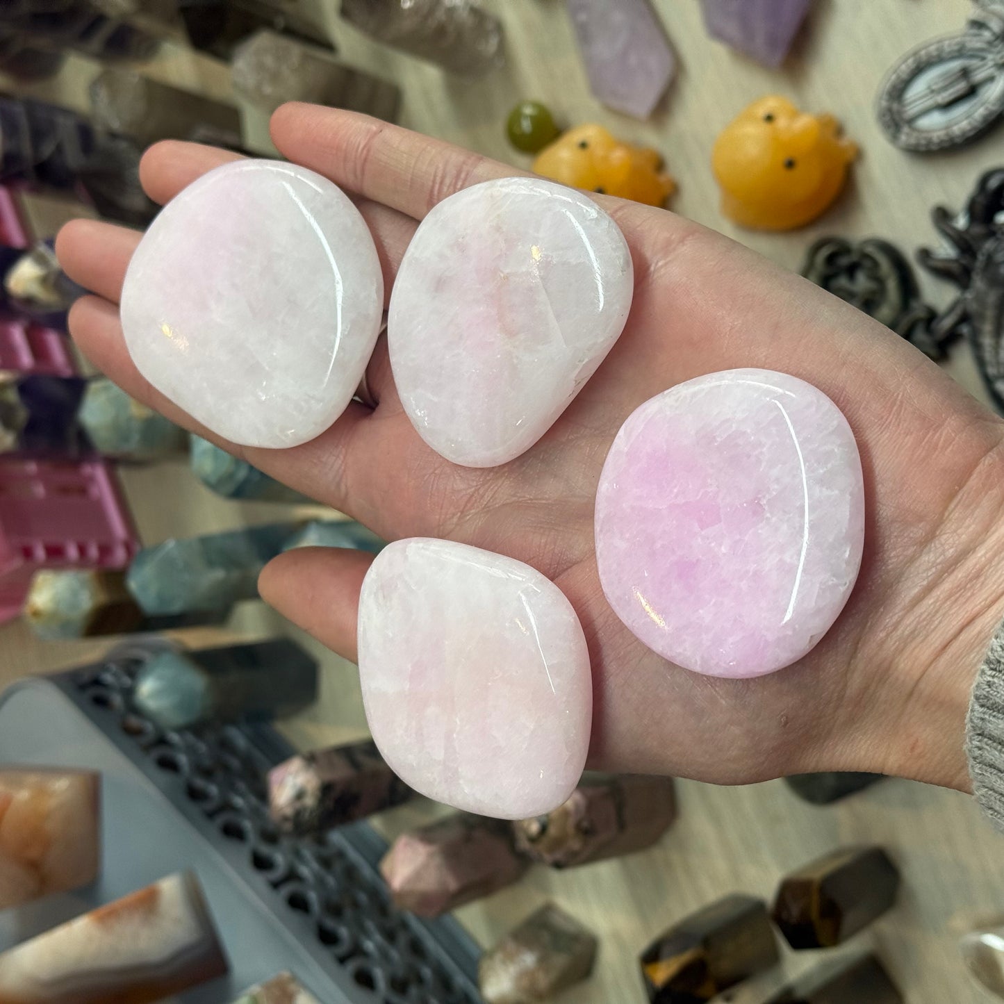 1pcs Pink Aragonite Palm Stone