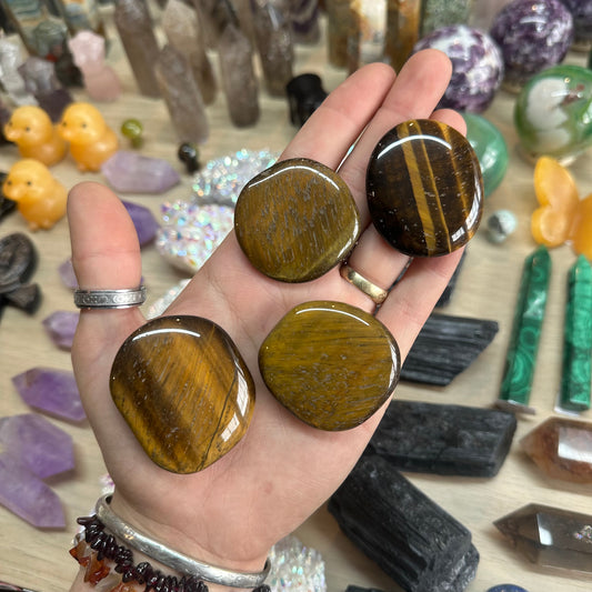 1pcs Tigers Eye Palm Stone