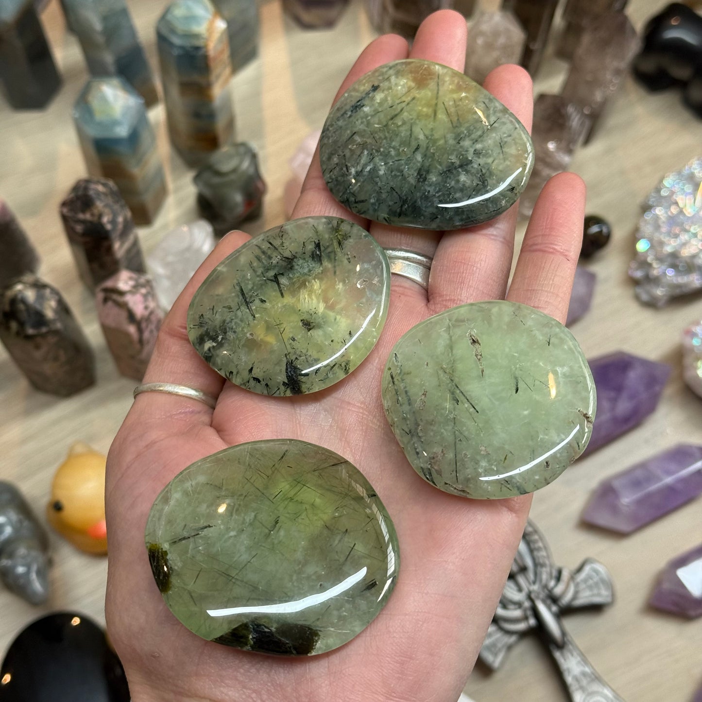 1pcs Prehnite Palm Stone