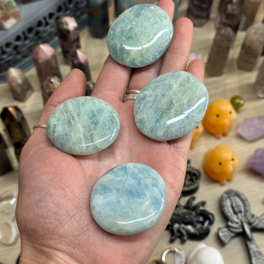 1pcs Aquamarine Palm Stone