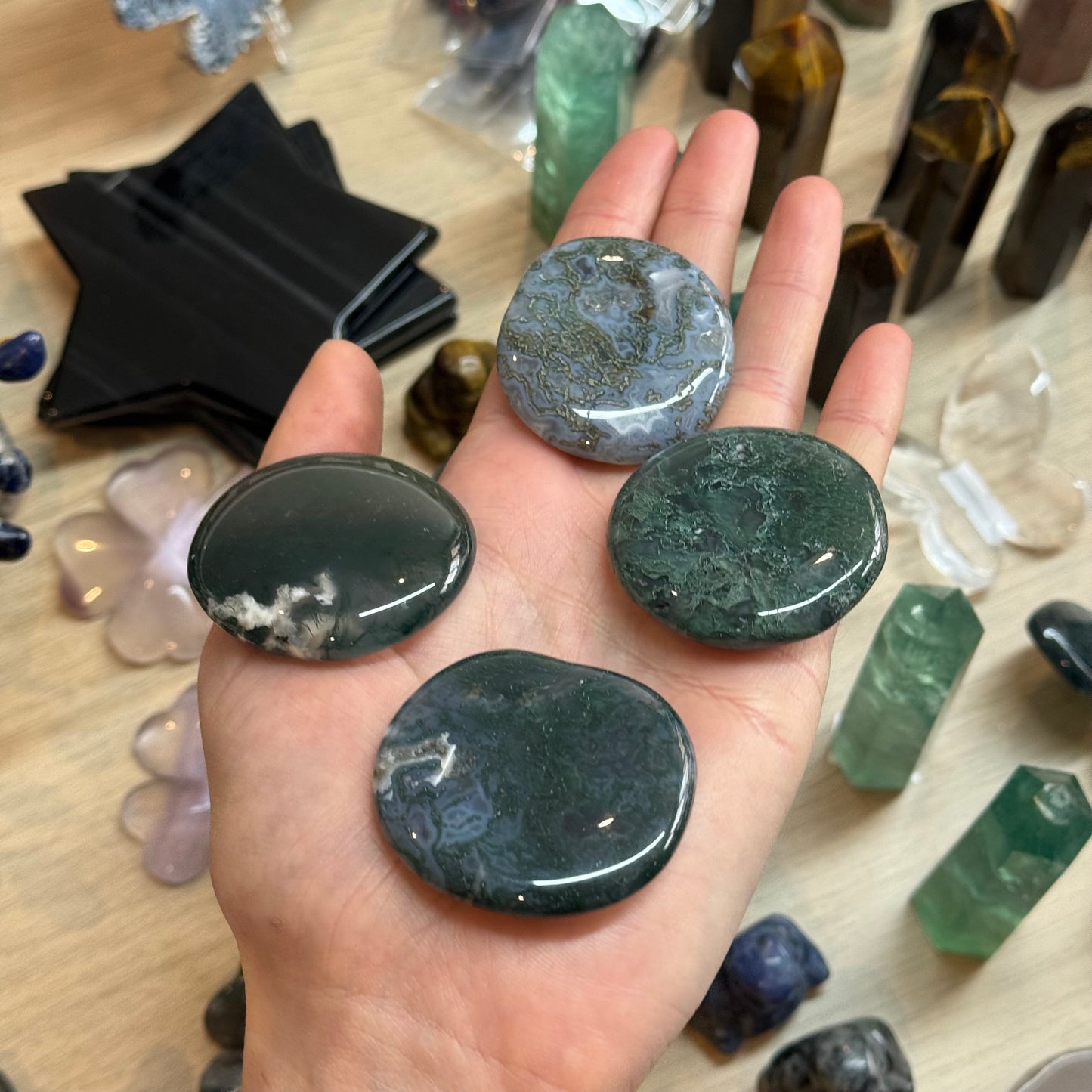 1pcs Moss Agate Palm Stone